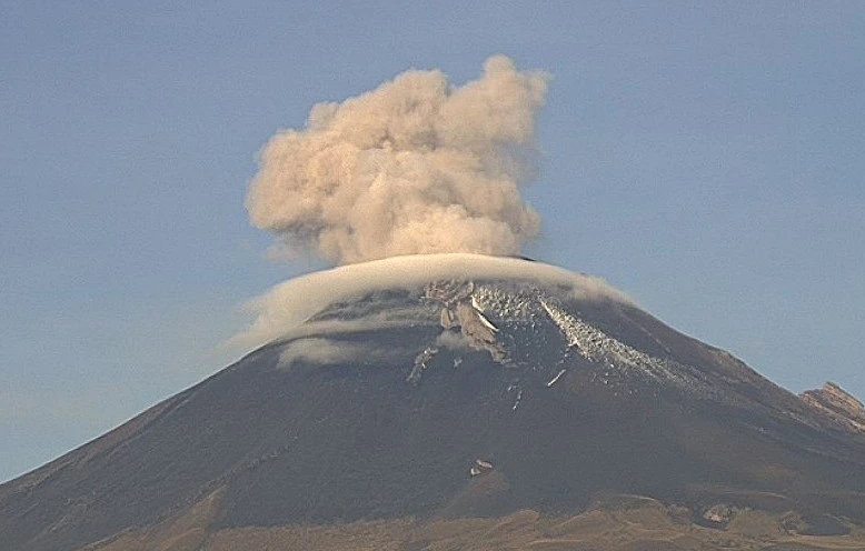 Bir yanardağ daha aktif hale geldi Meksika’daki Popocatepetl Yanardağı faaliyete geçti